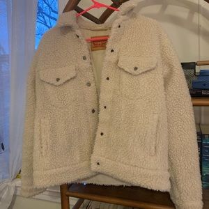 Levis Sherpa trucker jacket, cream color, size medium.
